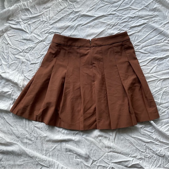 Sun-deh Sunday Best Aritzia Cognac Brown Olive Mini Pleated Skirt - Size 8 - Picture 4 of 8